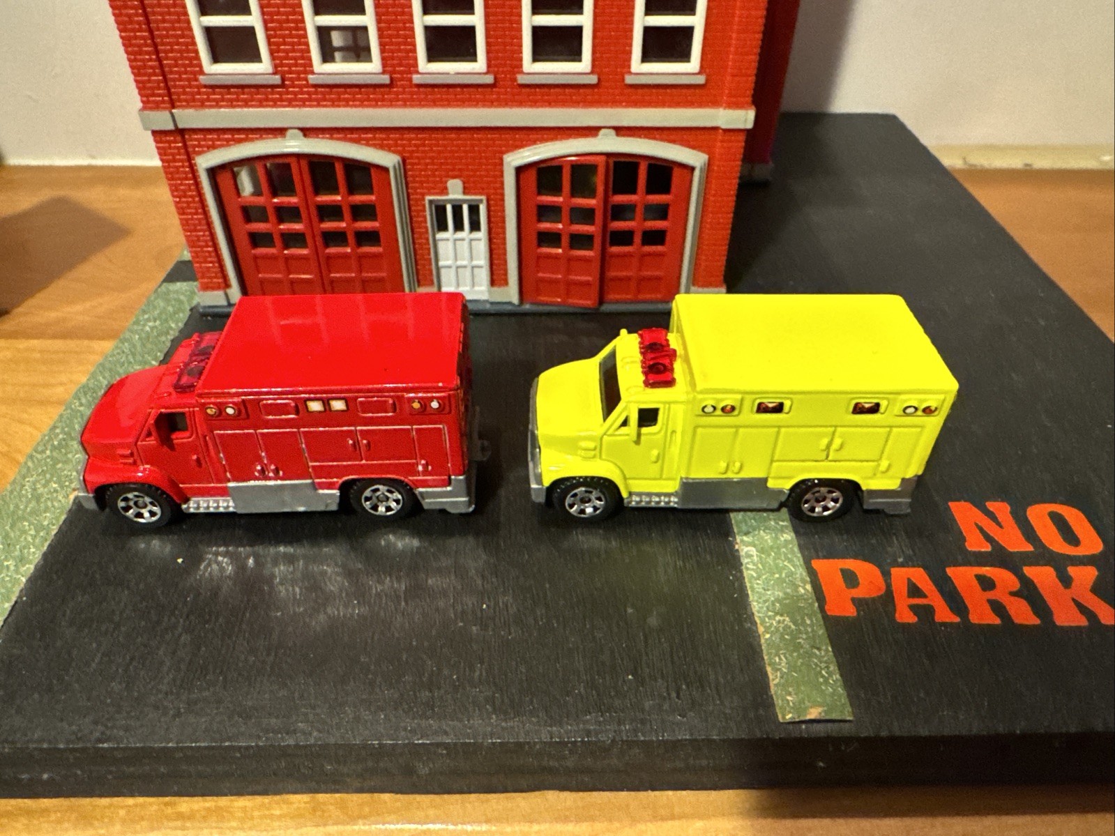 Matchbox DIY Ambulance Lot Blank Red & Lime Yellow For Custom Fire Truck 1:64