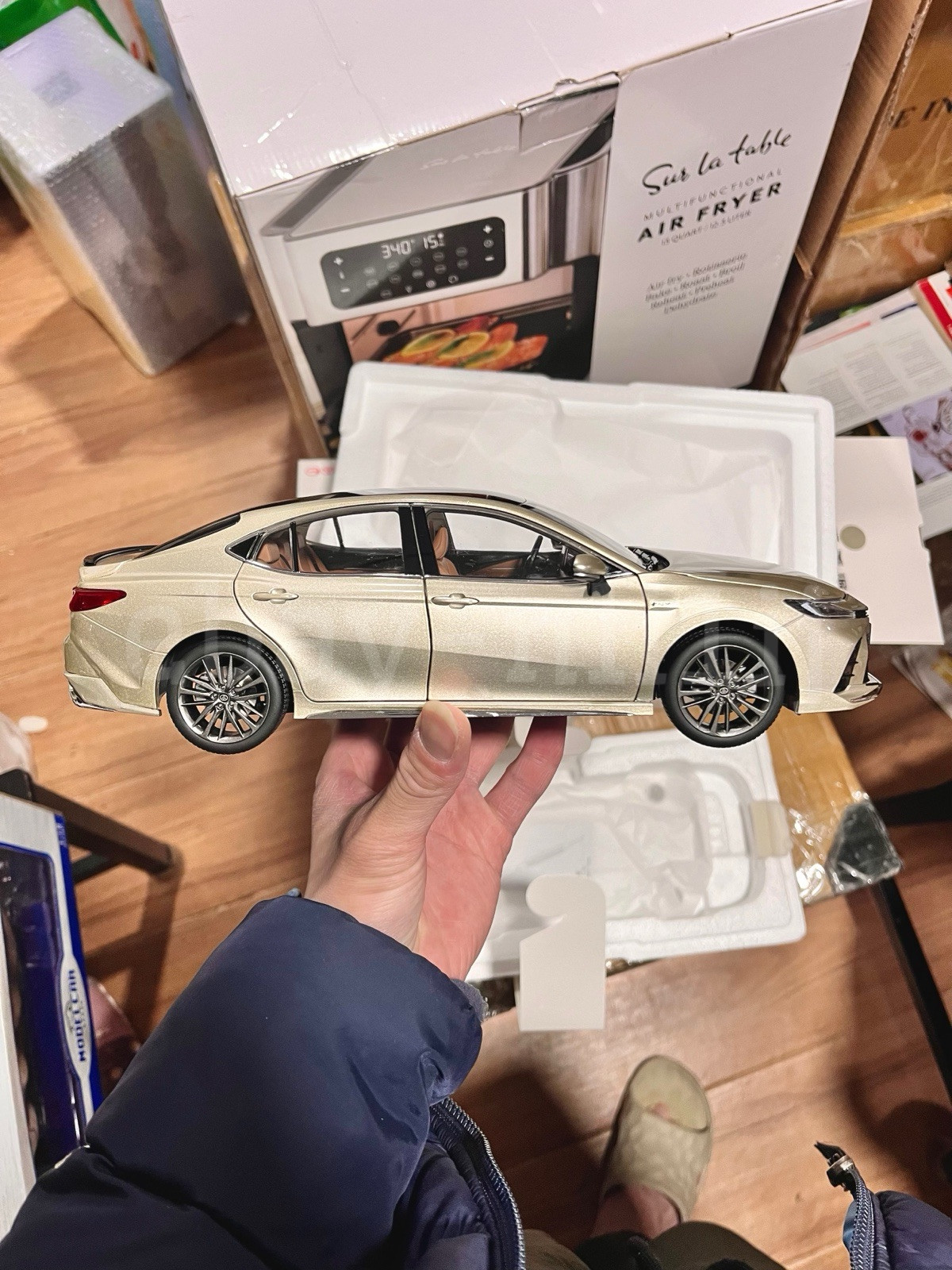 1:18 Scale 2025~2026 Toyota Camry XSE Bronze Gold Diecast Model Car