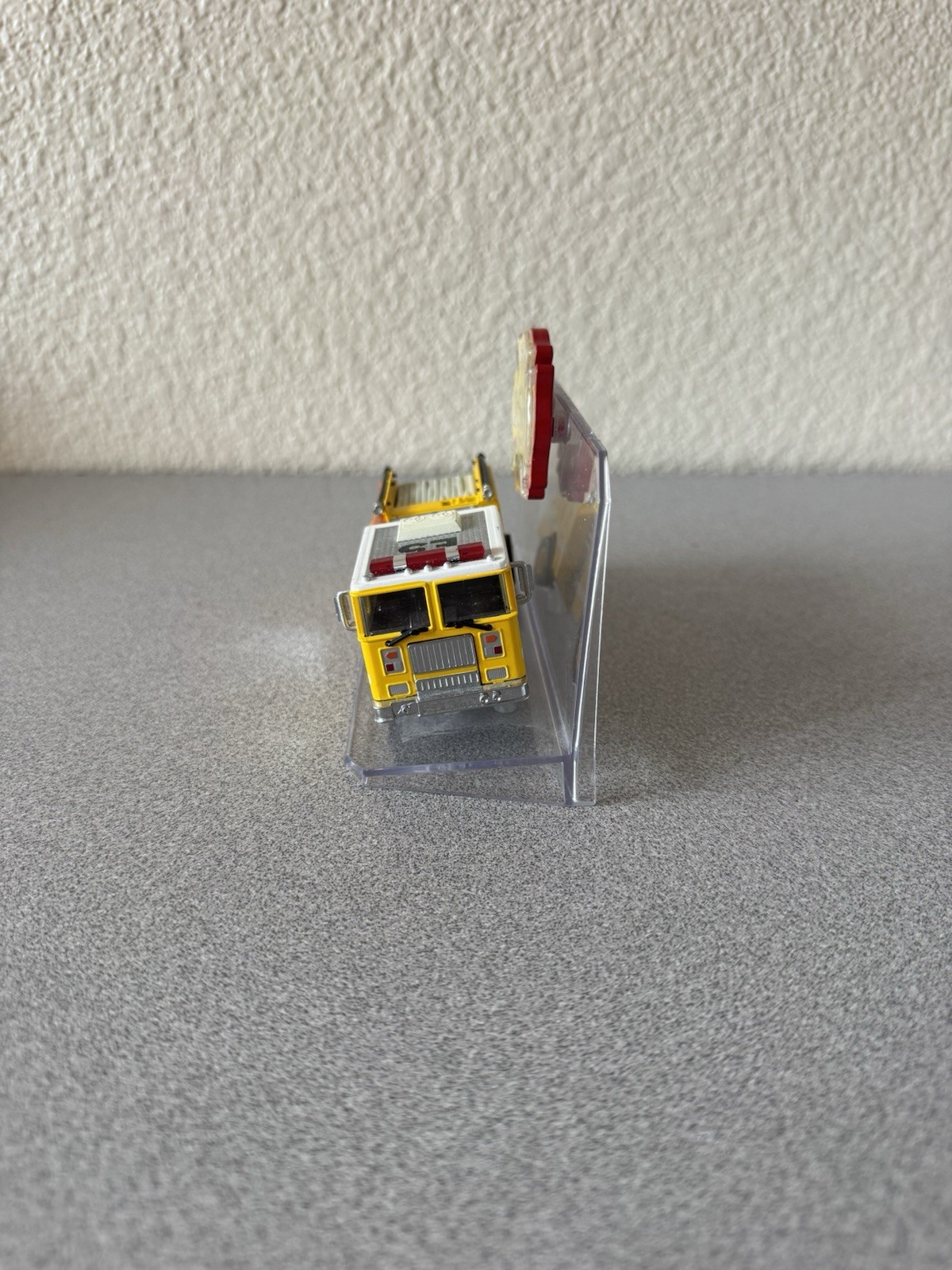 Code 3 Honolulu Fire Dept E5 Seagrave Pumper Diecast Truck w/ Display Case 1:64