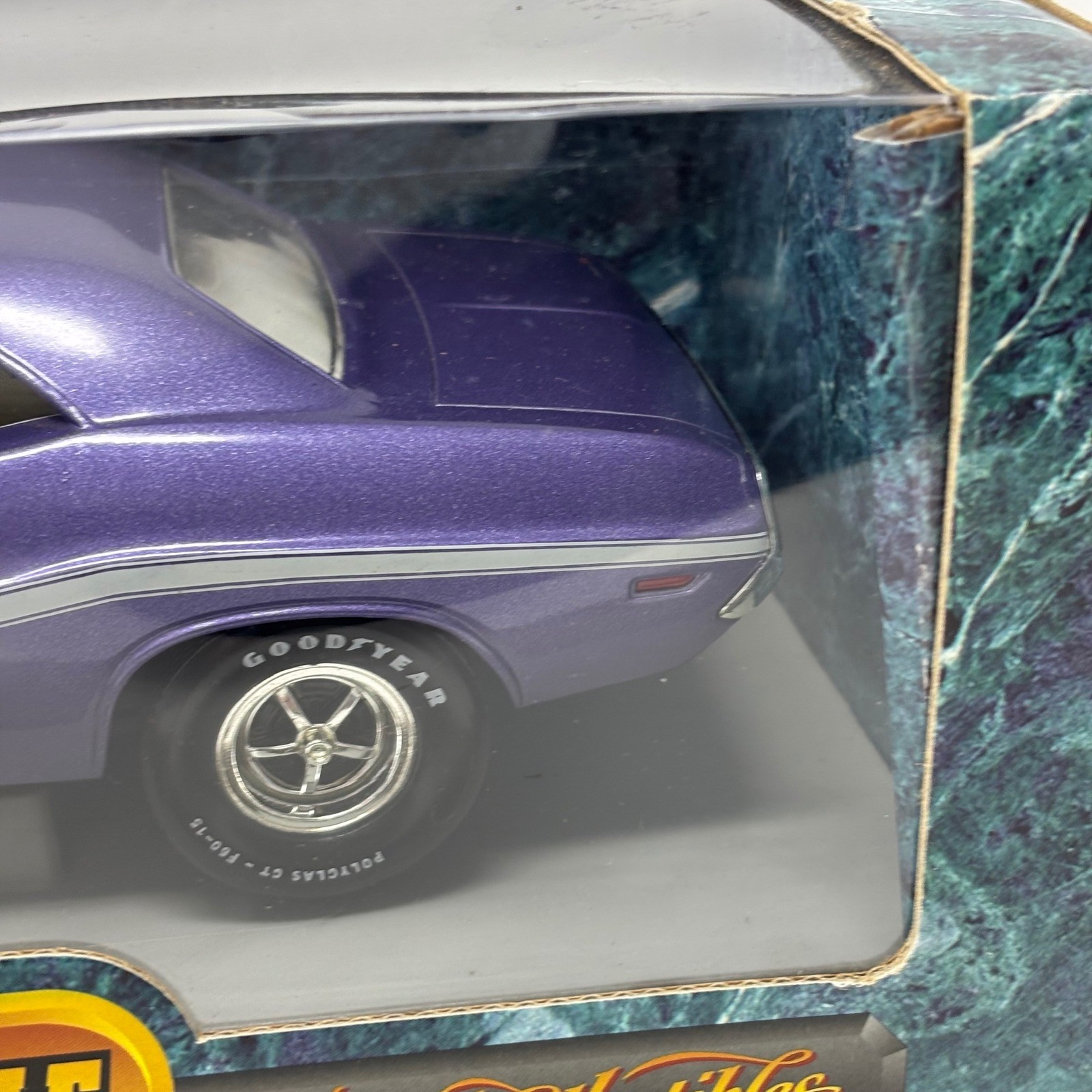 1970 Dodge Challenger R/T HEMI V8 Purple 1:18 ERTL American Muscle NIB