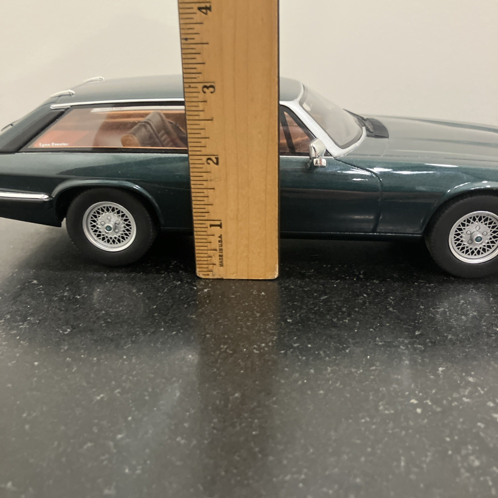 1:18 Scale GT Spirit 1983 Jaguar XJS Lynx Eventer Green