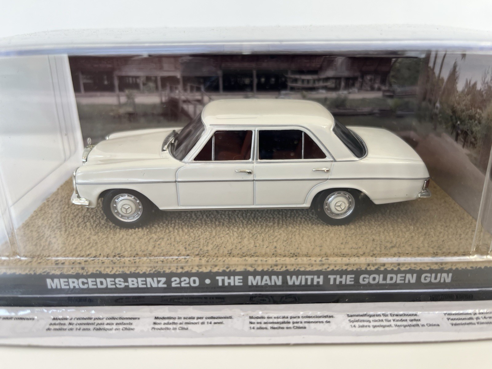 James Bond Car Collection #112 Mercedes Benz 220 The Man With The Golden Gun