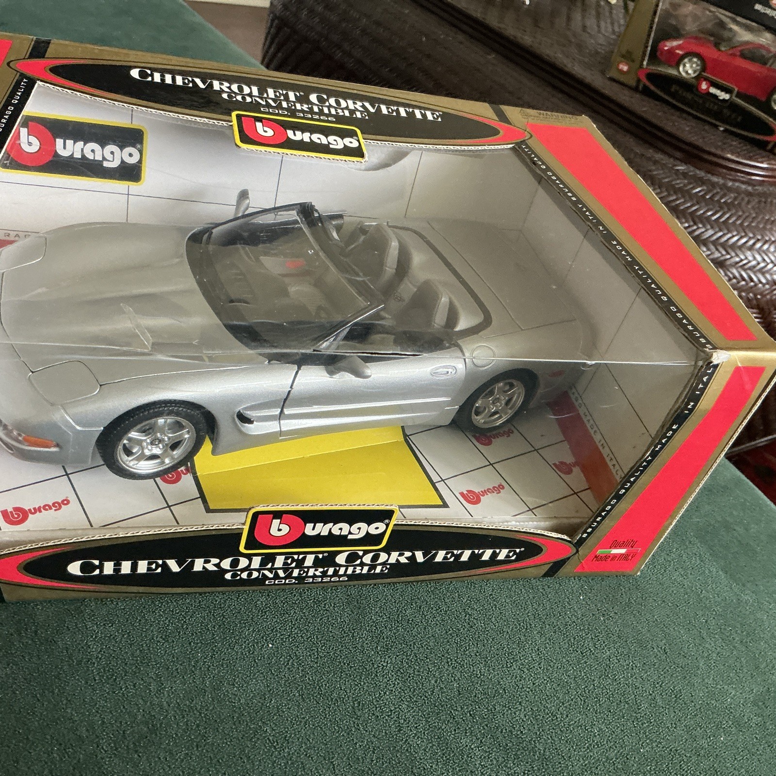 1998 Chevrolet Corvette Convertible Gold Collection #33266 1:18 Diecast Bburago