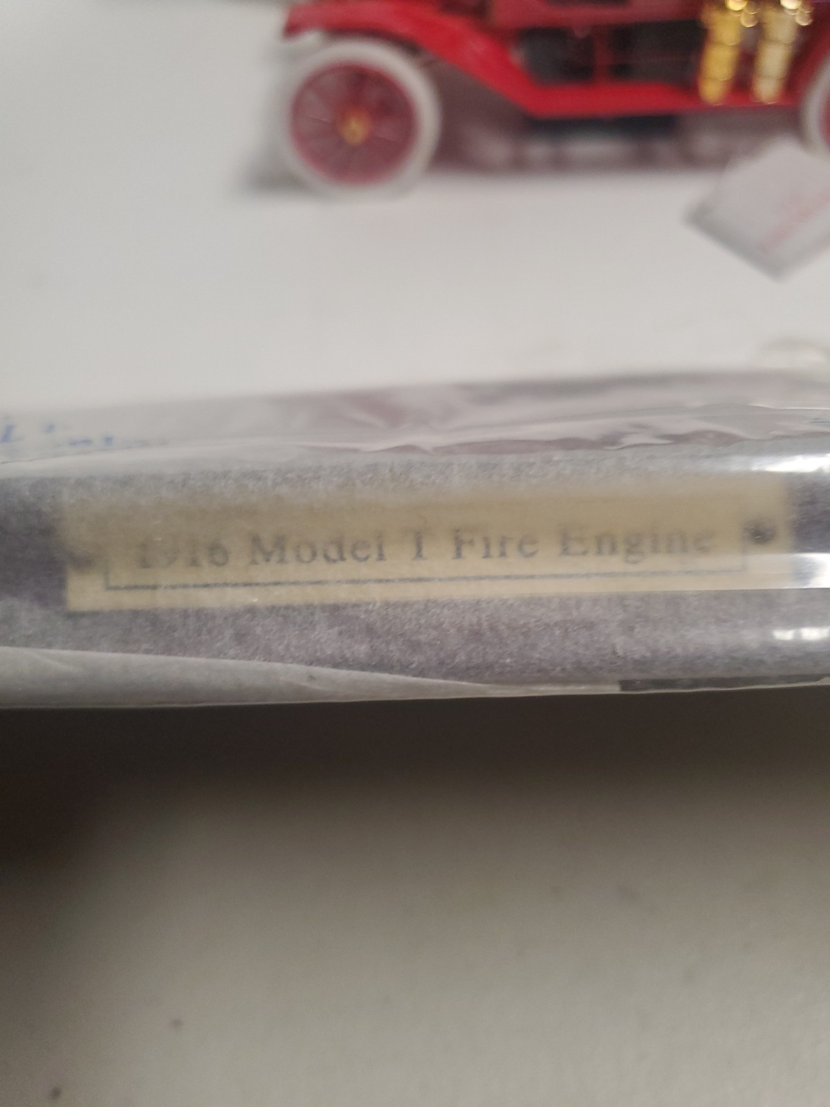FIRE TRUCK 1916 FORD MODEL T FIRE ENGINE FRANKLIN MINT 1:16 Read Description