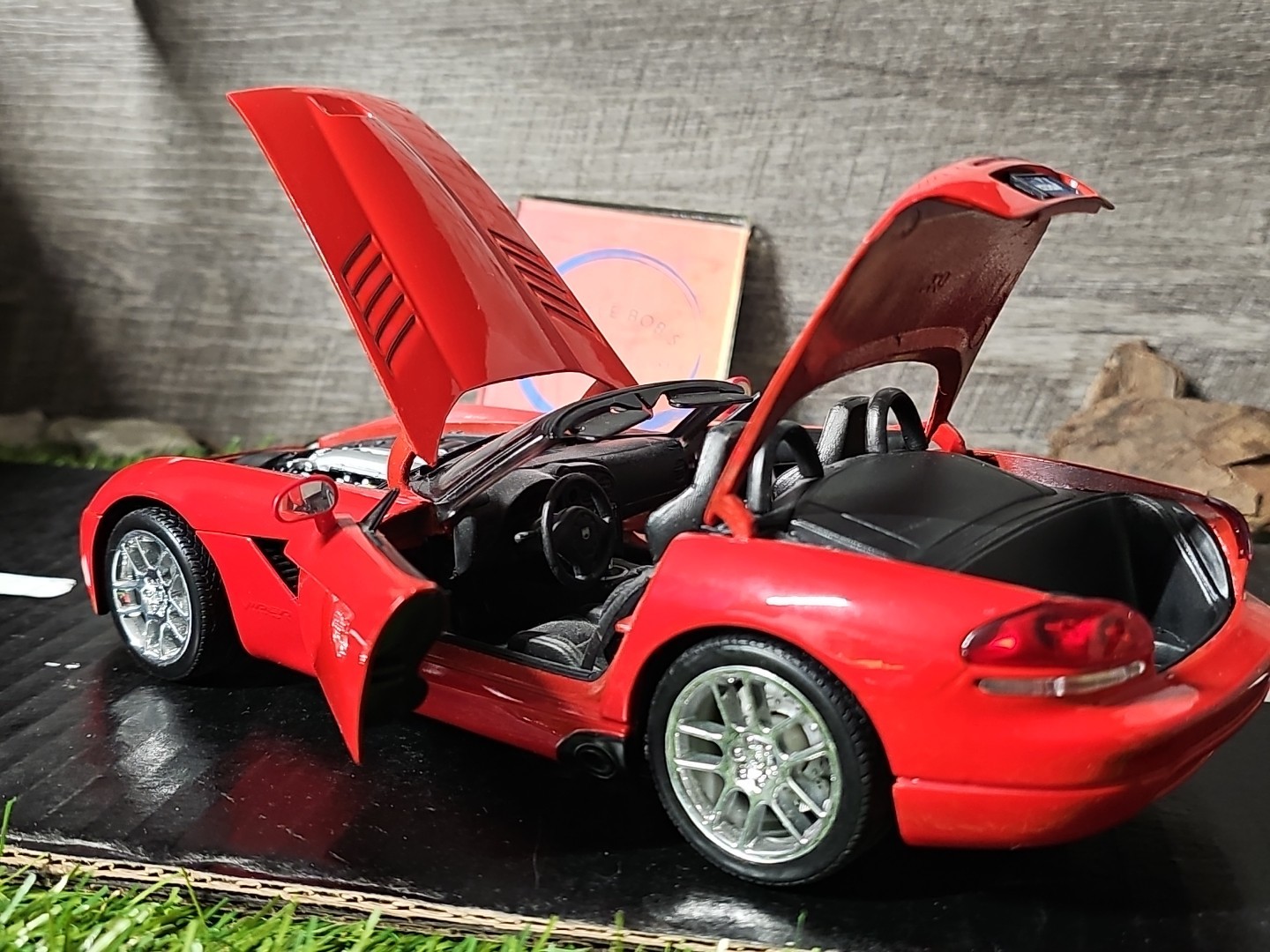 Maisto Special Edition Dodge Viper Convertible 1:18 Scale Diecast Car Red NO BOX