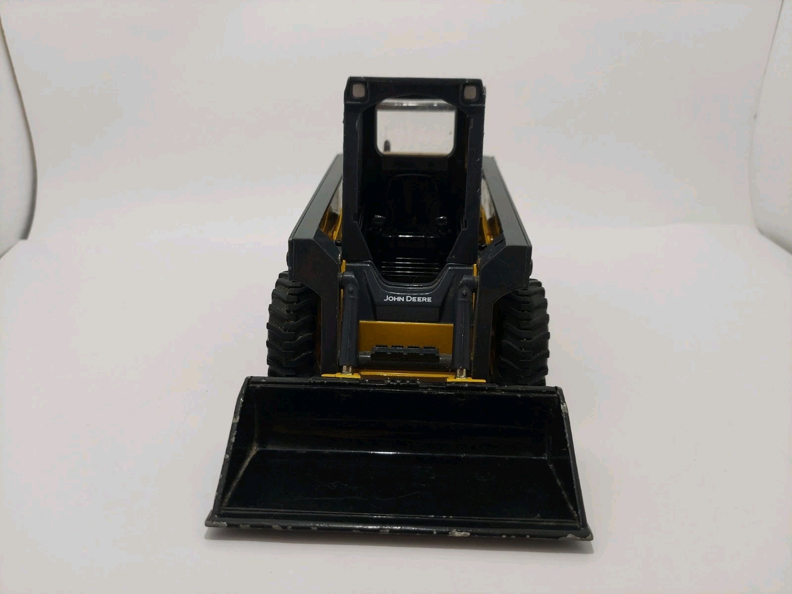 John Deere 318d Skid Steer Loader Diecast Toy Ertl 1/16