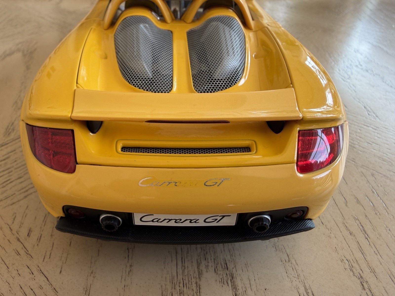 AUTOart Porsche Carrera GT 1:18 VERY RARE Yellow