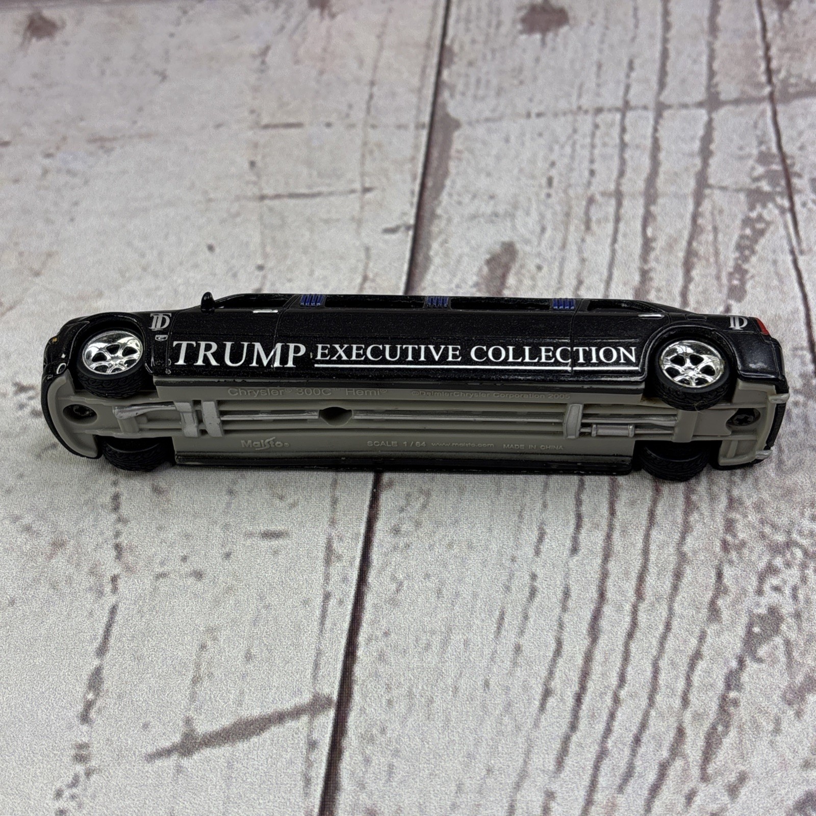Trump Executive Diecast Collection Chrysler 300C Hemi Limo By Maisto 1/64 Scale