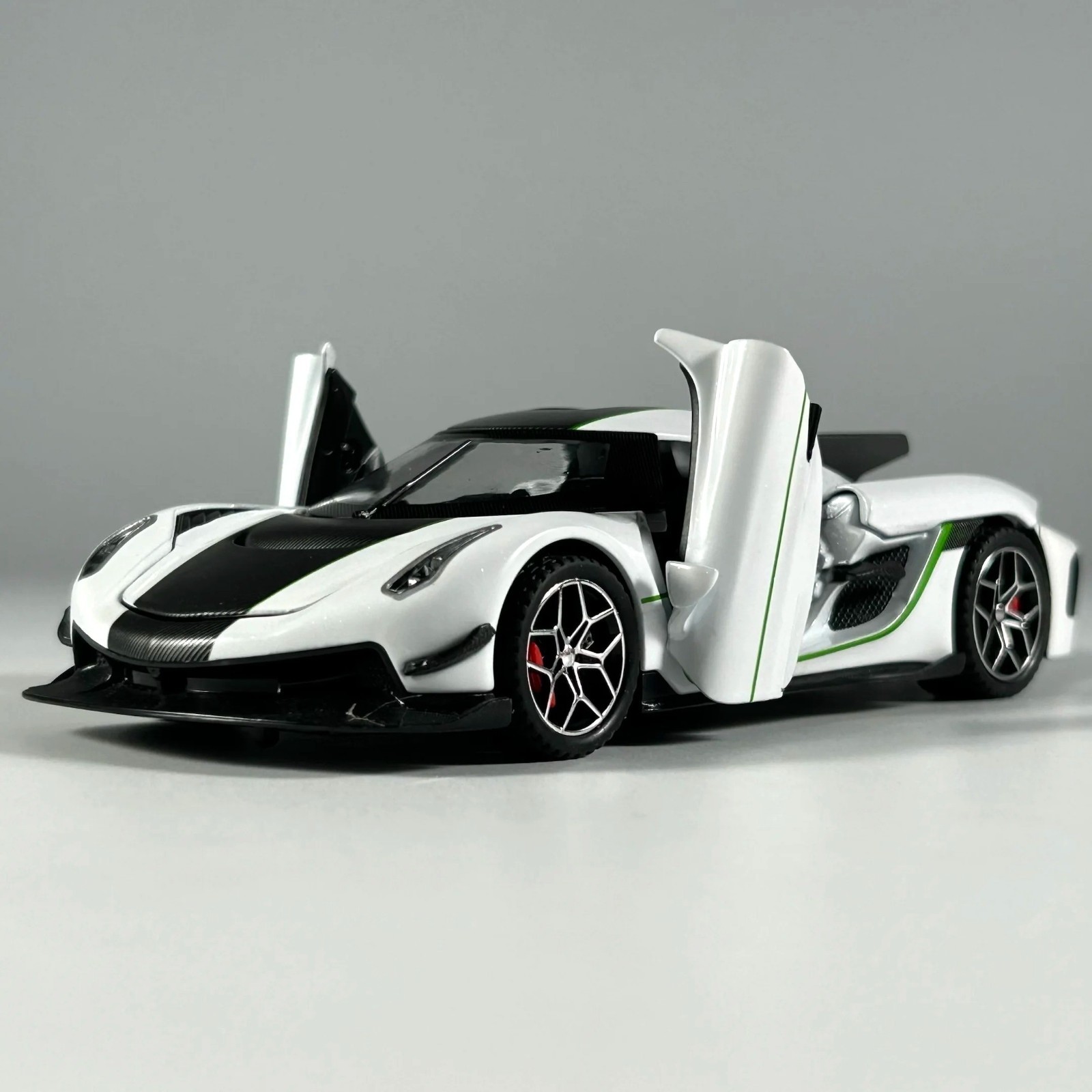 1:32 KNSG Jesko Absolut Alloy Diecast Model Car – Sound Light Pull-Back Supercar