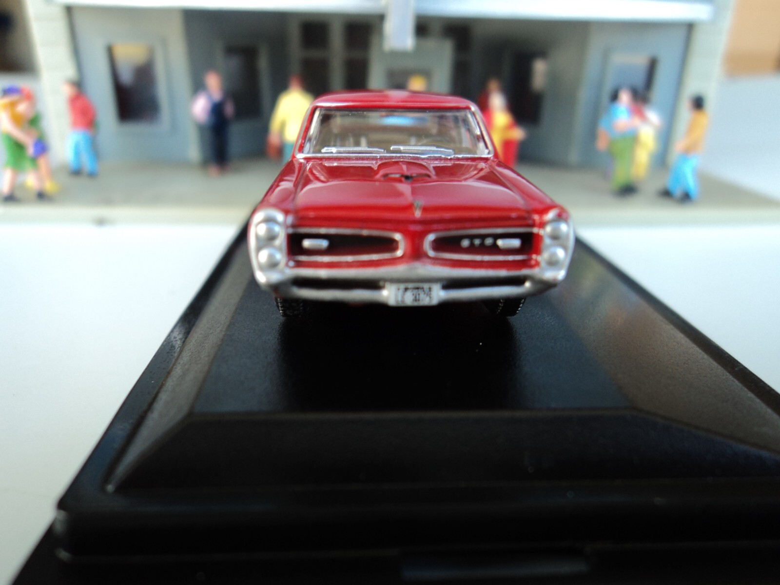 Oxford 1966 Pontiac GTO Red 1/87 HO diecast