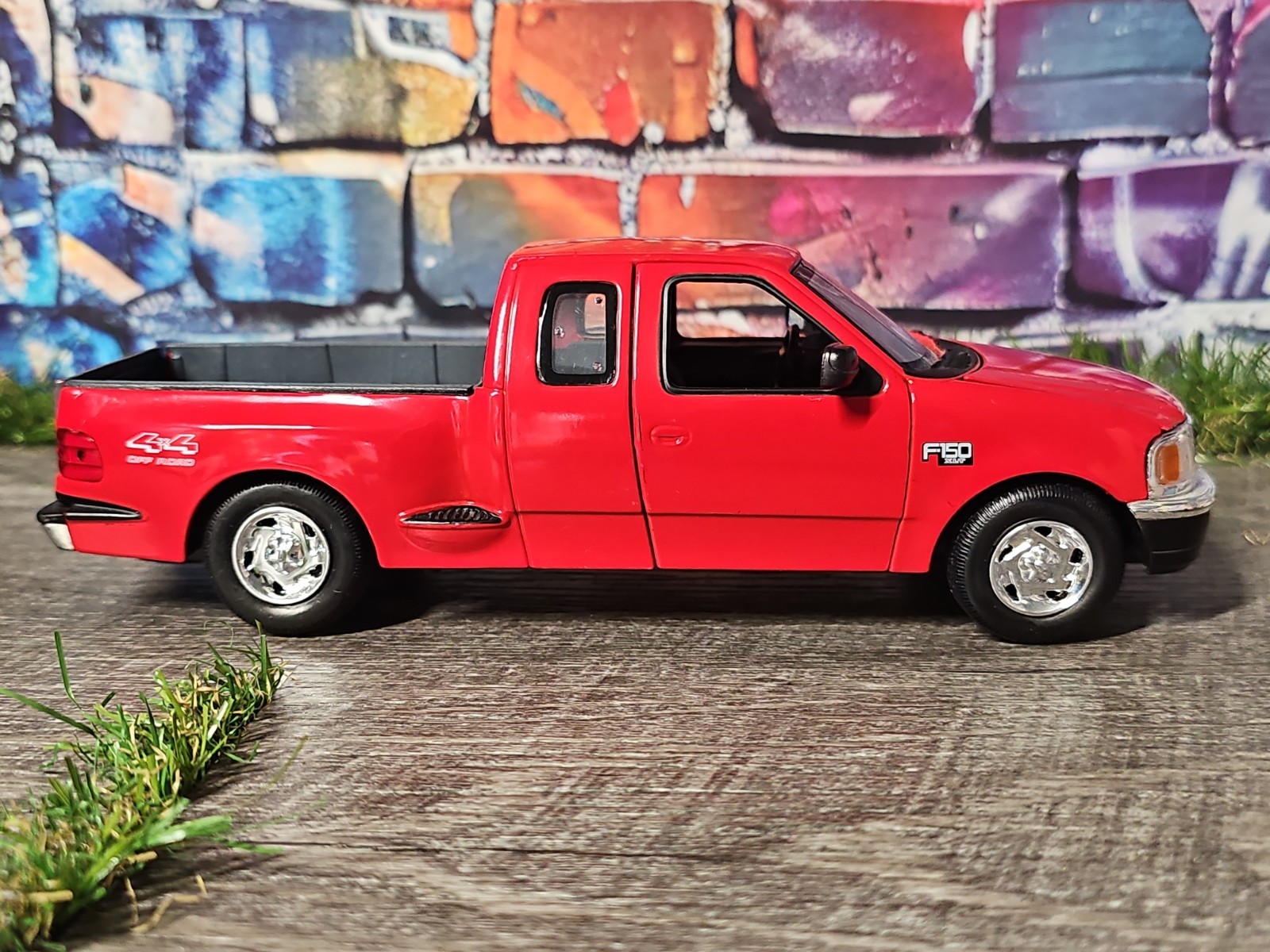MotorMax 2001 Ford F-150 XLT Flare Side Red 1:24 Diecast Truck NO BOX