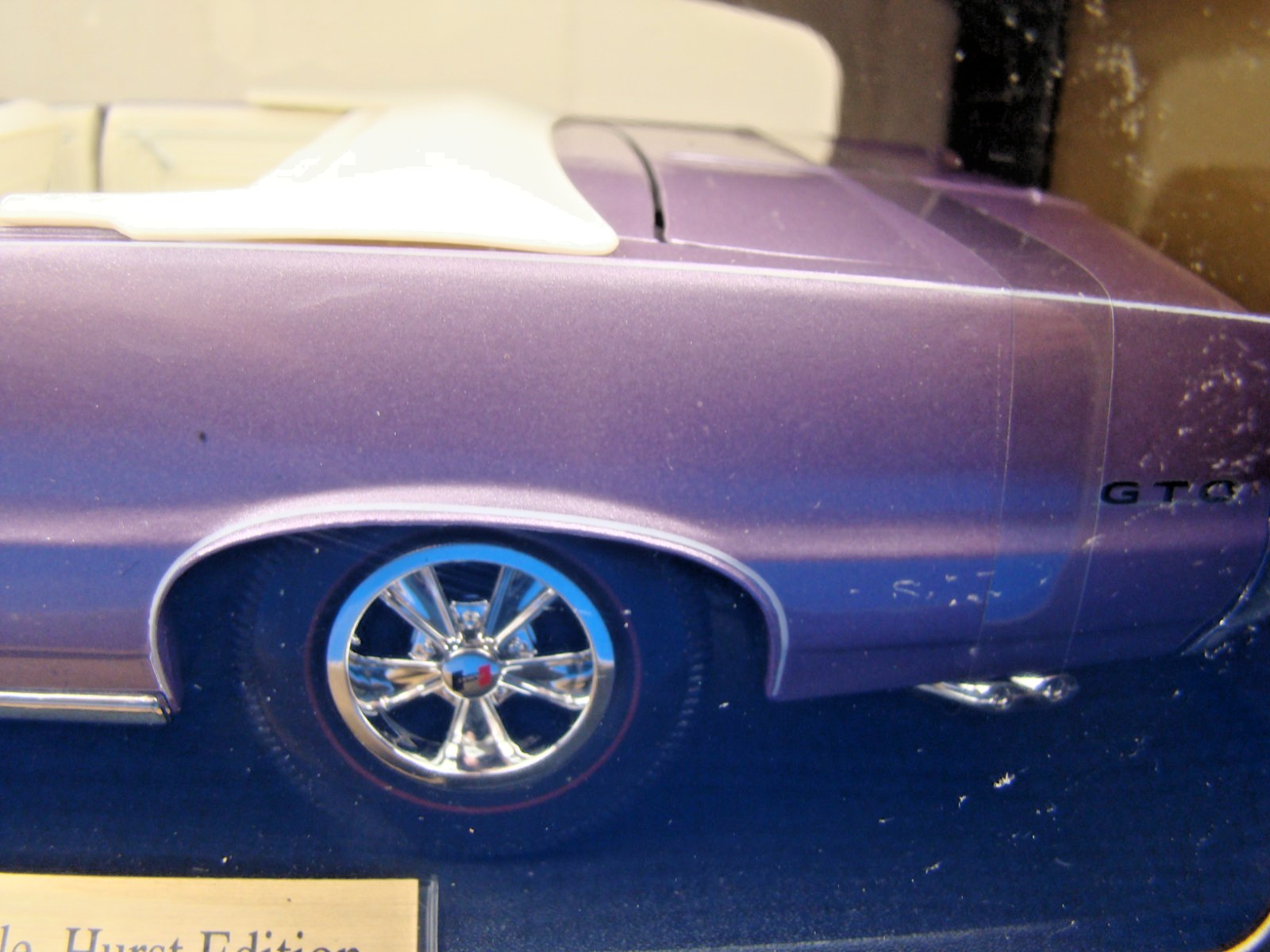 Maisto Special Edition 1965 Pontiac GTO Convertible Hurst Edition Iris Mist