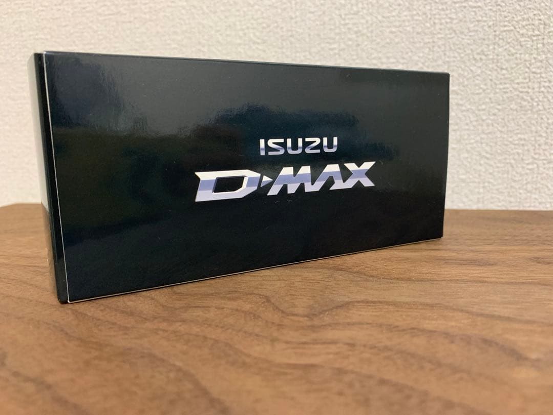 ISUZU D-MAX 1/43 Die-cast model car orange