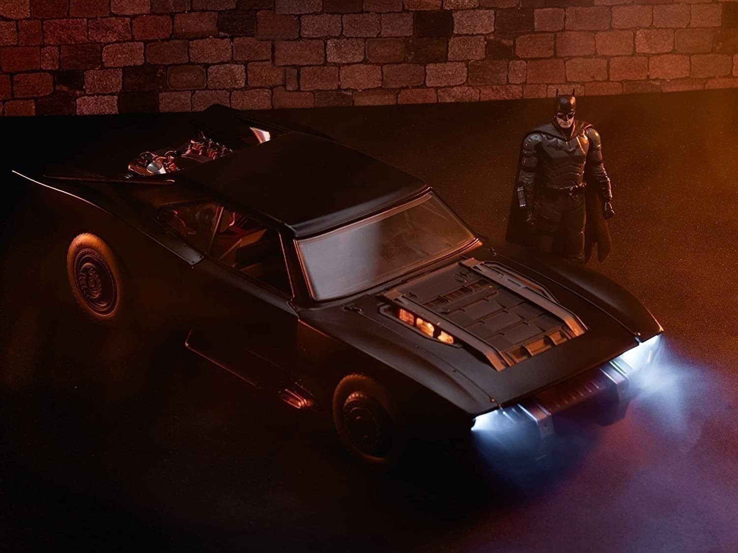 Jada Toys DC Comics The Batman 1:18 Batmobile with Lights Die-cast Car &…