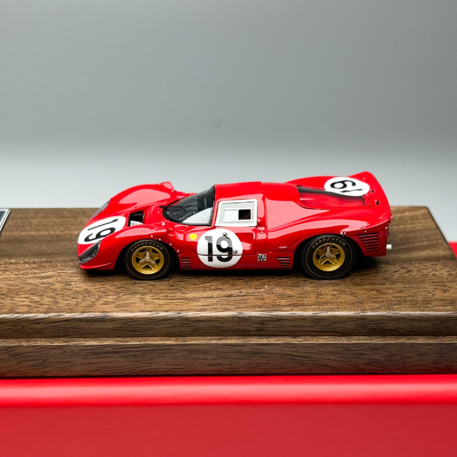 DMH 1/64 Scale 330 P4 1967 24 Hours Le Mans Endurance Race Resin Model Car Gifts