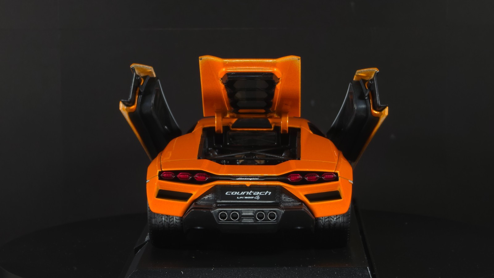 Lamborghini Countach LPI 800-4 1:18 Maisto Exclusive Style Special Edition