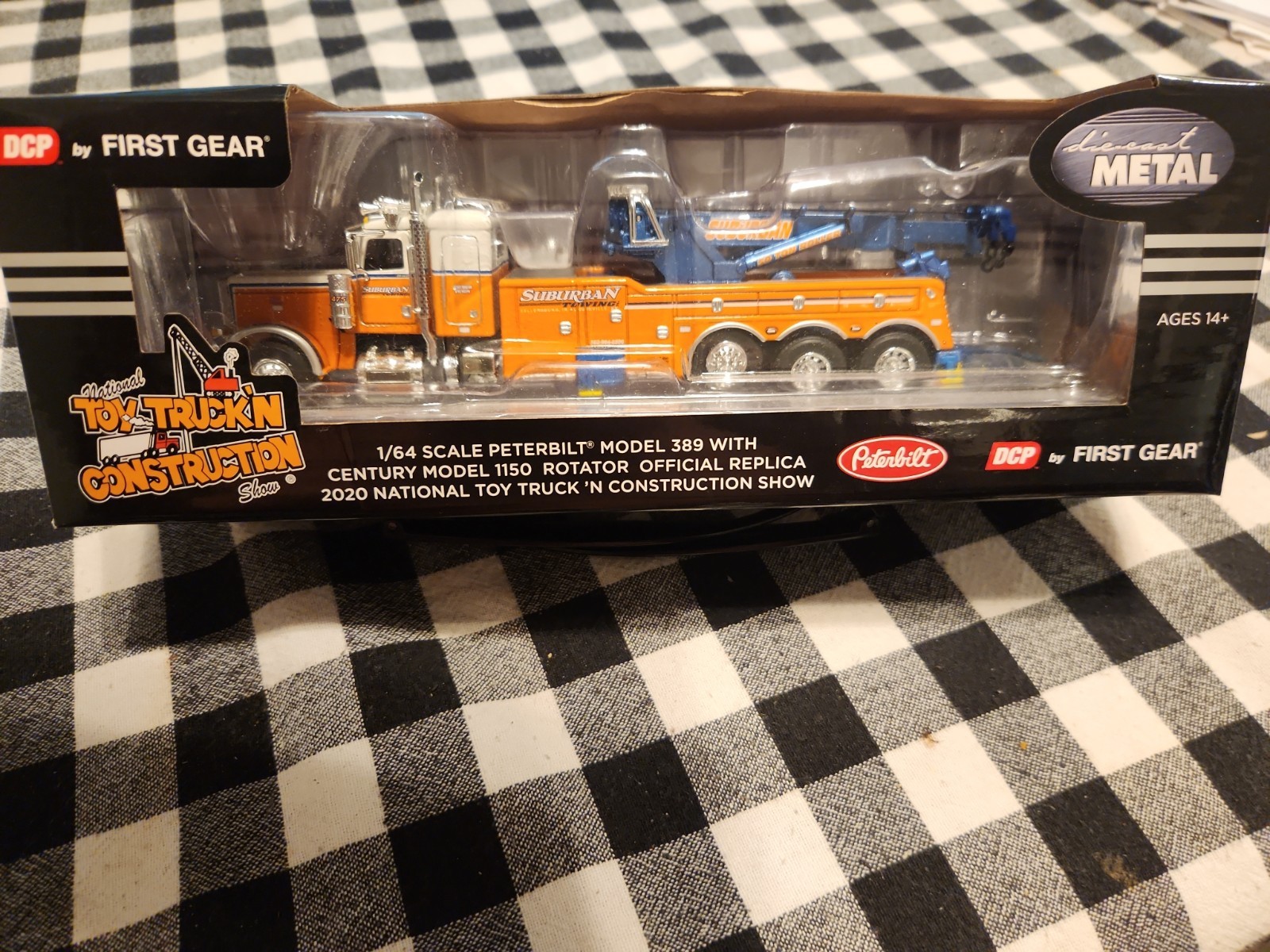 DCP 1:64 *SUBURBAN TOWING* Peterbilt 389 Rotator Wrecker Tow Truck *NTTCS* NIB!