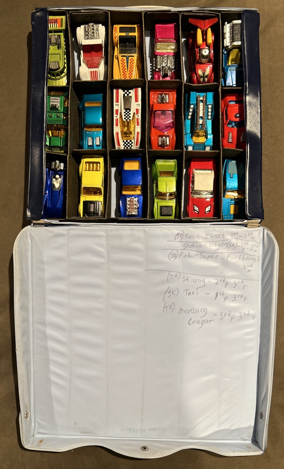 1967 Matchbox Collectors Mini Case Plus 18 Loose Vehicles Vintage Lesney