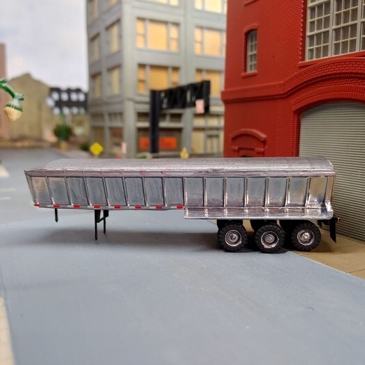 1/87 HO Scale Custom Built 3D Printed Chrome Triaxle Flowboy Dump Trailers.