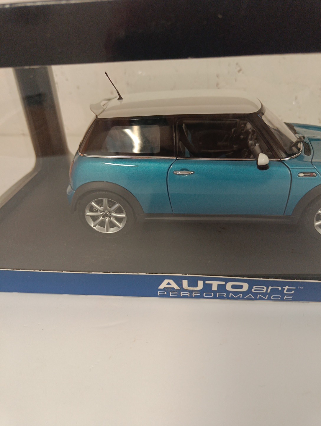Autoart Performance Mini Cooper s 1:18