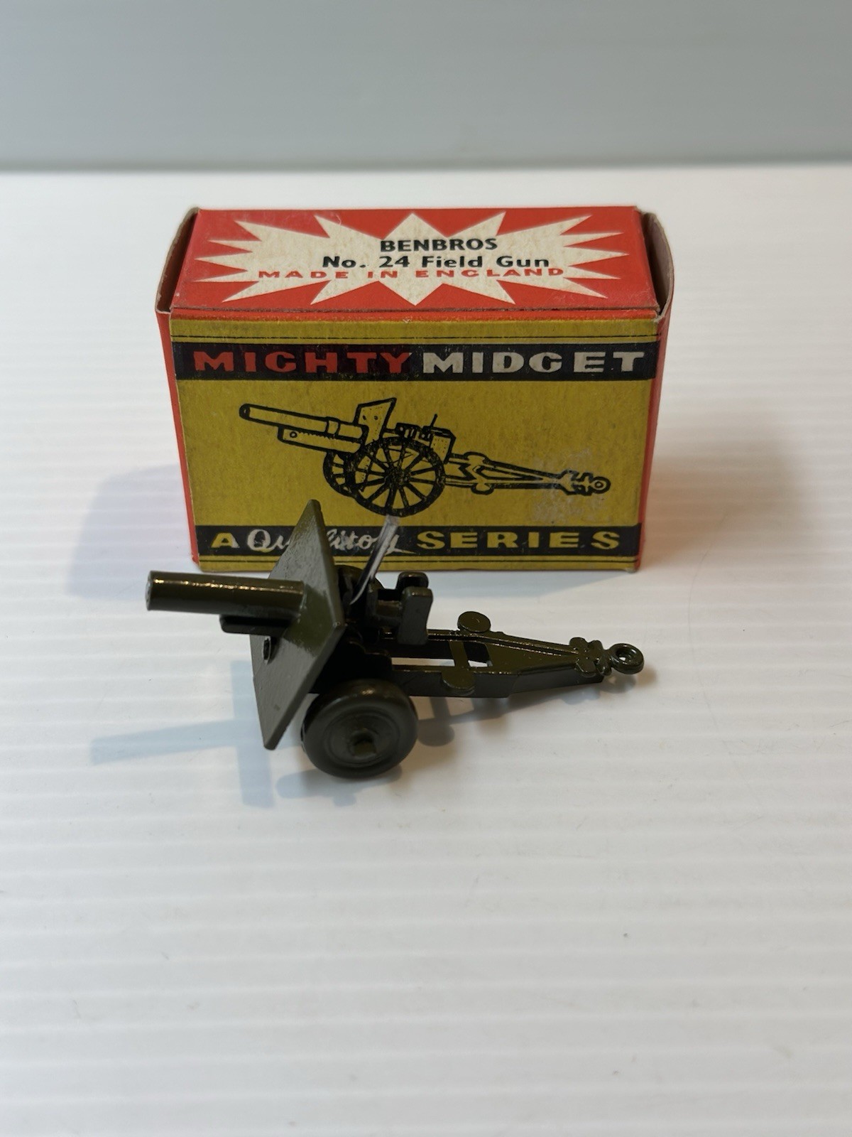 BENBROS NO24 ARMY FIELD GUNNOLIVE GREEN MADE IN ENGLAND.