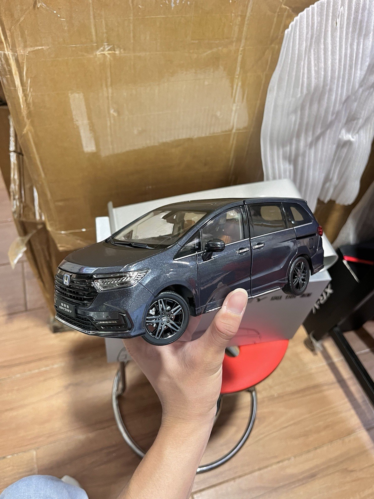 1:18 Scale Honda Odyssey Absolute EX Black Edition Blue Diecast Model W/ Base
