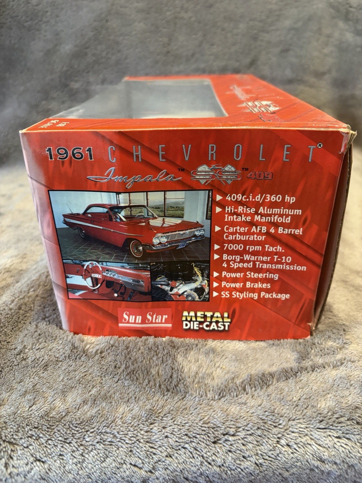 1/18 ( IB 67 ) 1961 Chevrolet Impala White SS 409 by Sun Star