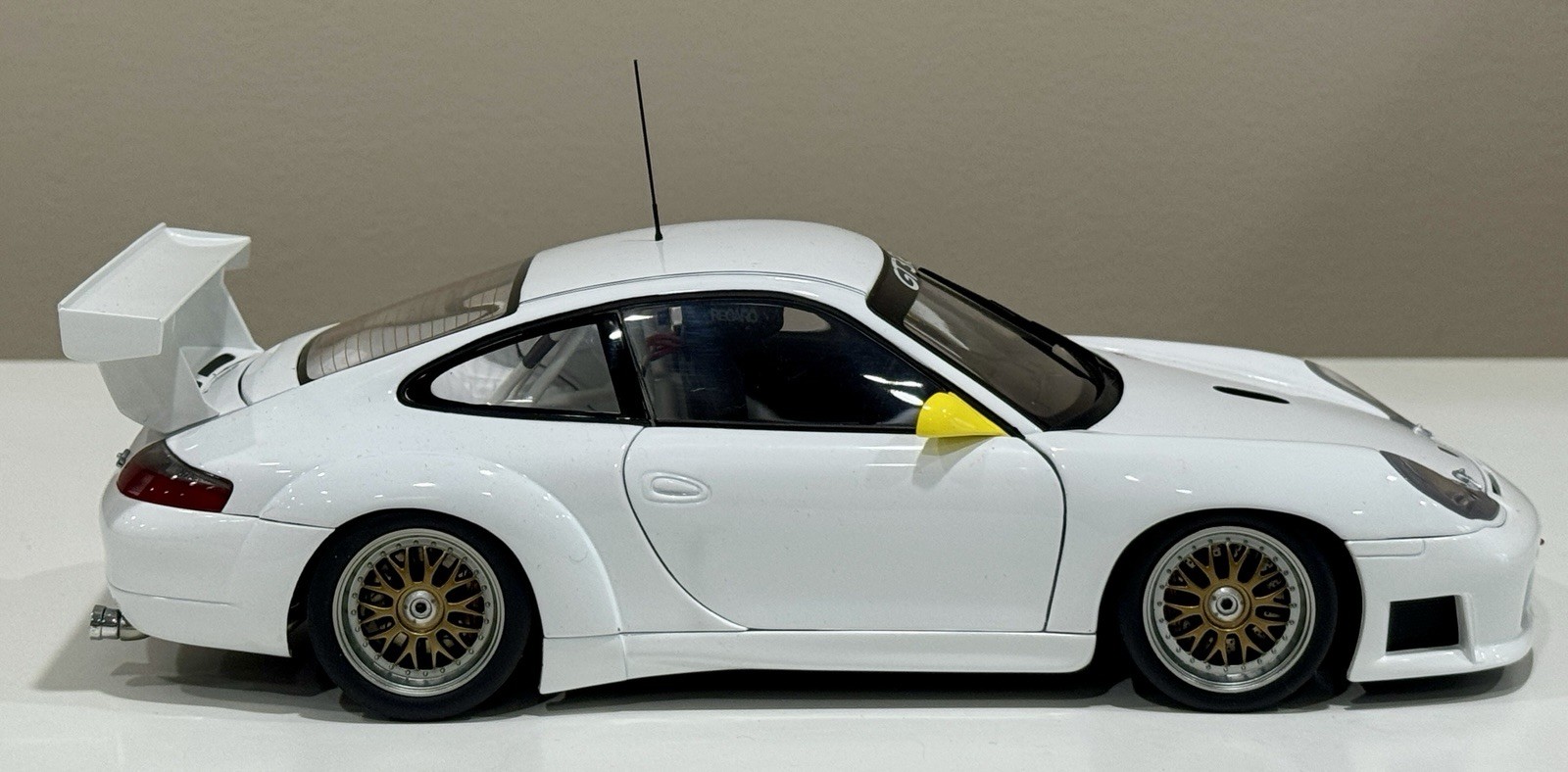 1/18 Scale AutoArt – Porsche 911 GT3 R 996 White No Decals Diecast with Box
