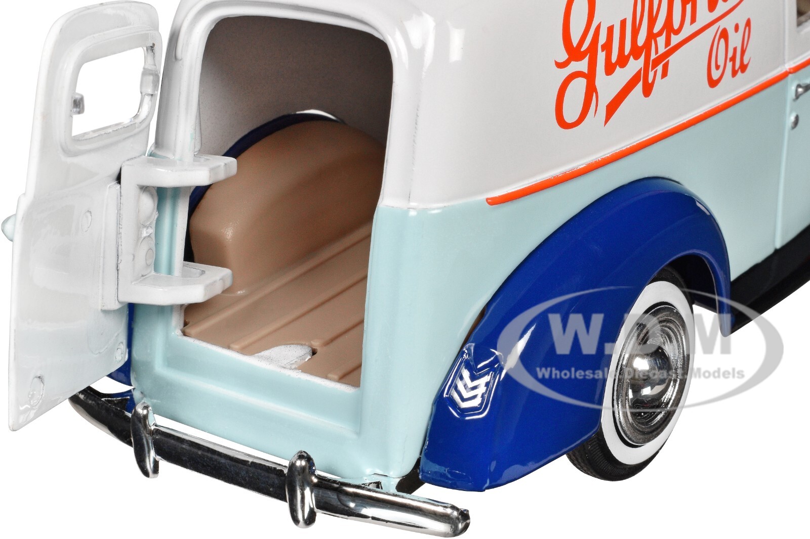 1940 FORD SEDAN DELIVERY LIGHT BLUE GULF OIL 1/24 DIECAST CAR BY MOTORMAX 79661