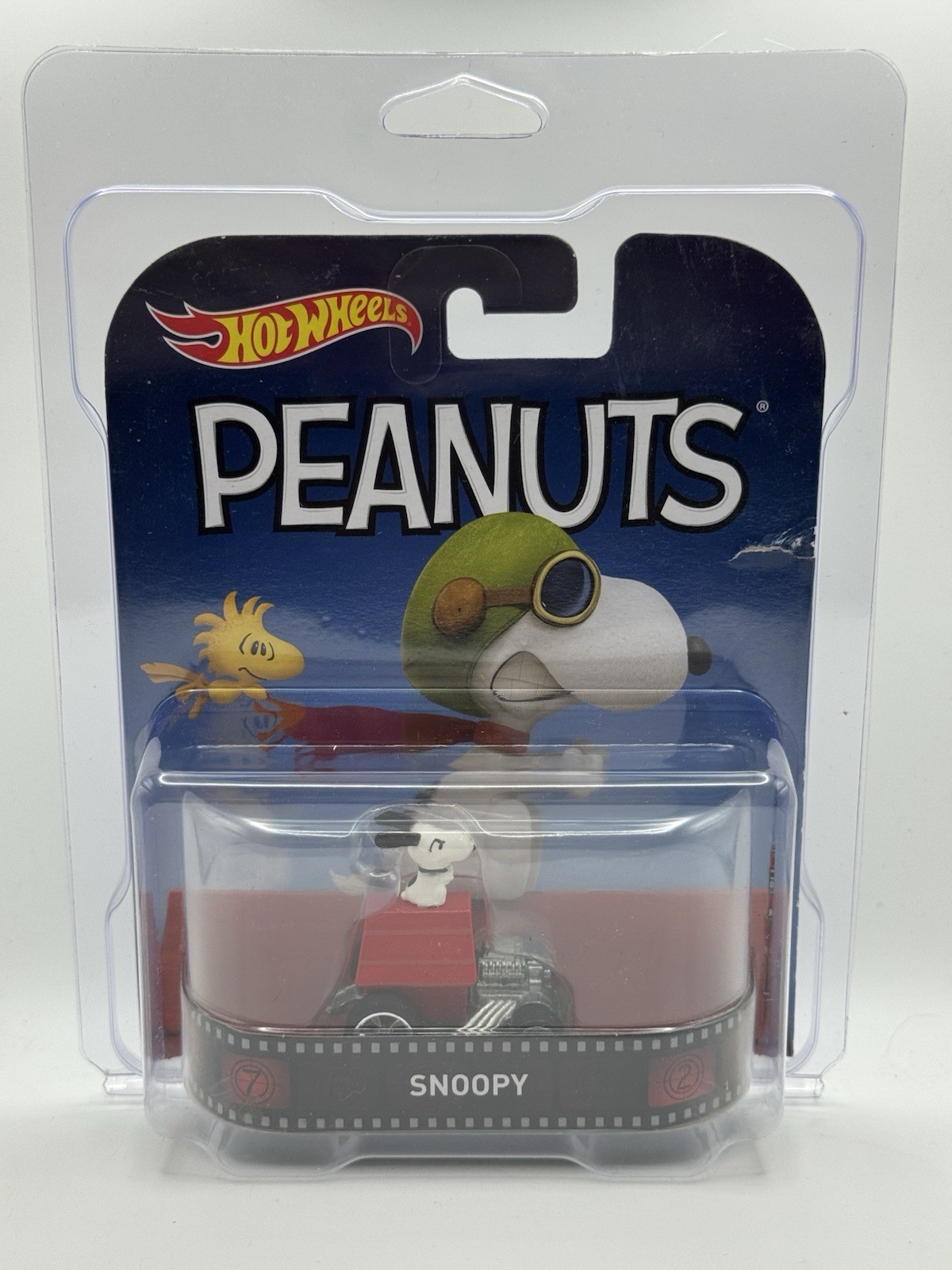Hot Wheels Peanuts Snoopy – 1:64 Diecast Car Real Riders (READ)