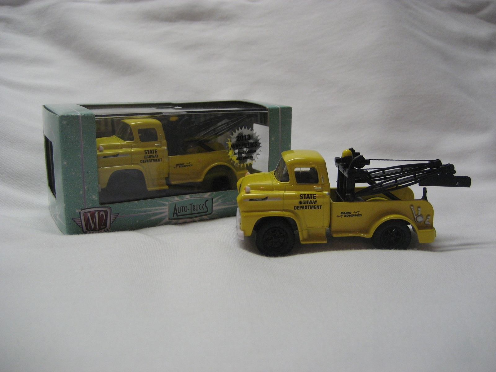 M2 Machines Trucks SPECIAL RELEASE – 1958 Chevrolet LCF Tow Truck – Truck 002