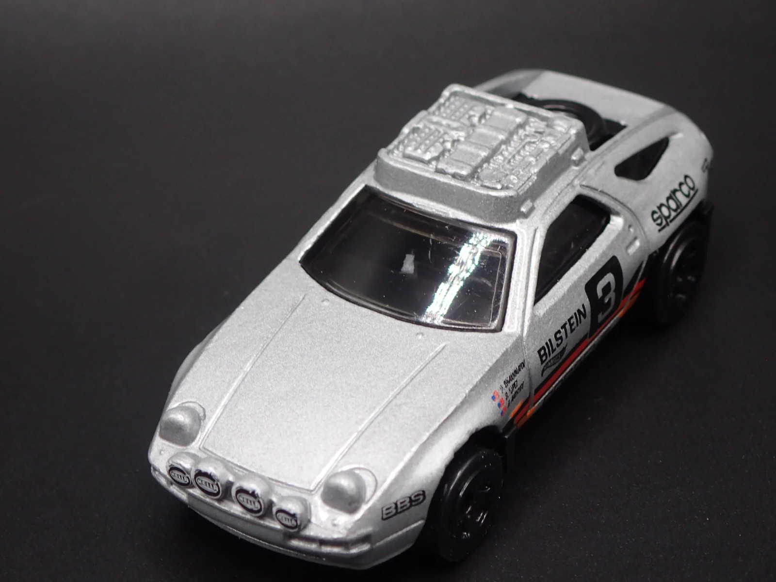 1977-1995 PORSCHE 928S SAFARI 1:64 SCALE COLLECTIBLE DIORAMA DIECAST MODEL CAR