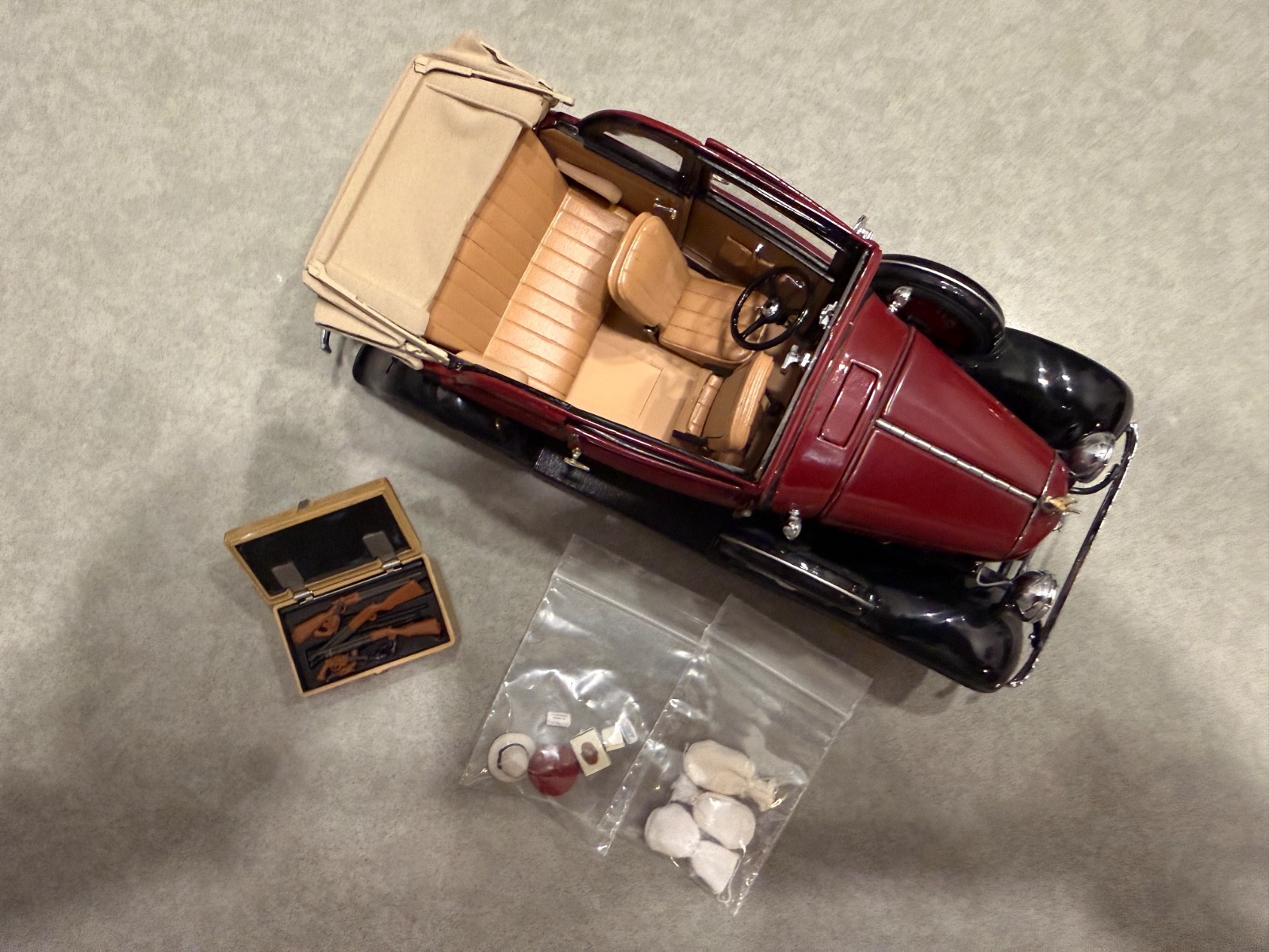 Bonnie and Clyde’s 1932 Ford V8 incl BOX ALL PAPERS AND ACCESSORIES. Beautiful!