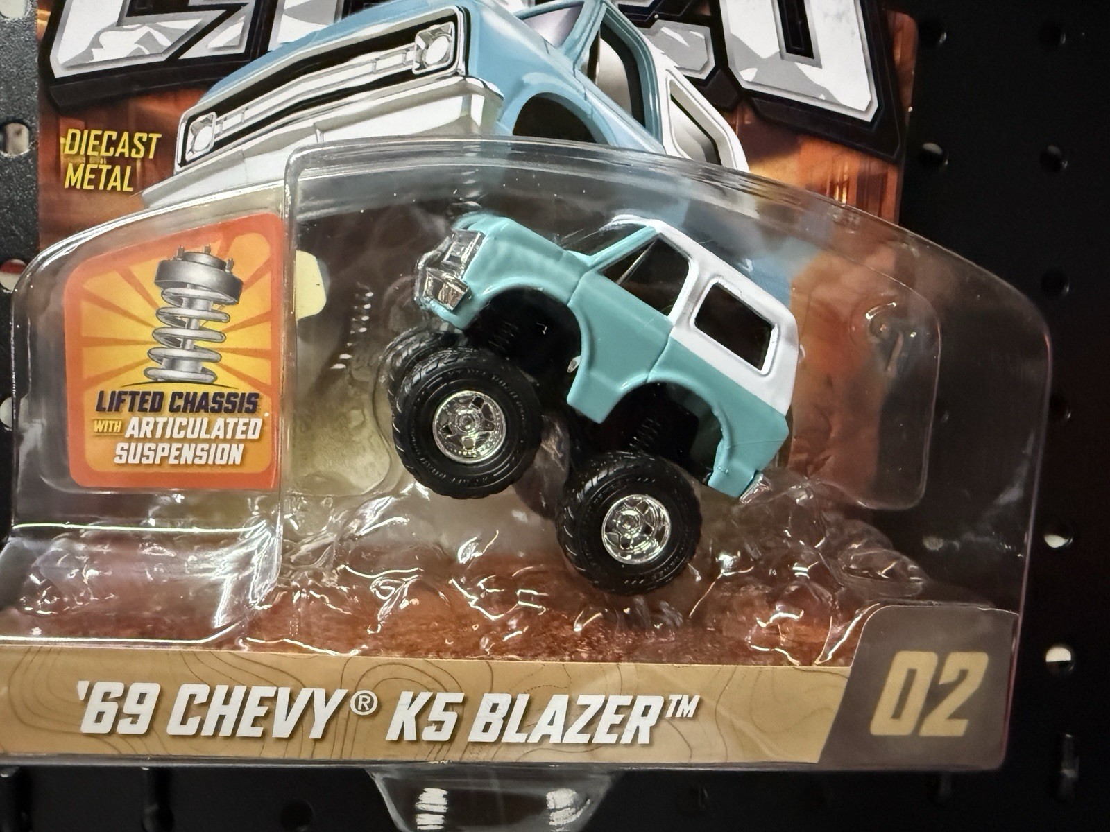 🔥MGA Car Tuned Lifted Series 1 1:64 1969 Chevy K5 Blazer Blue/White Series 1🔥