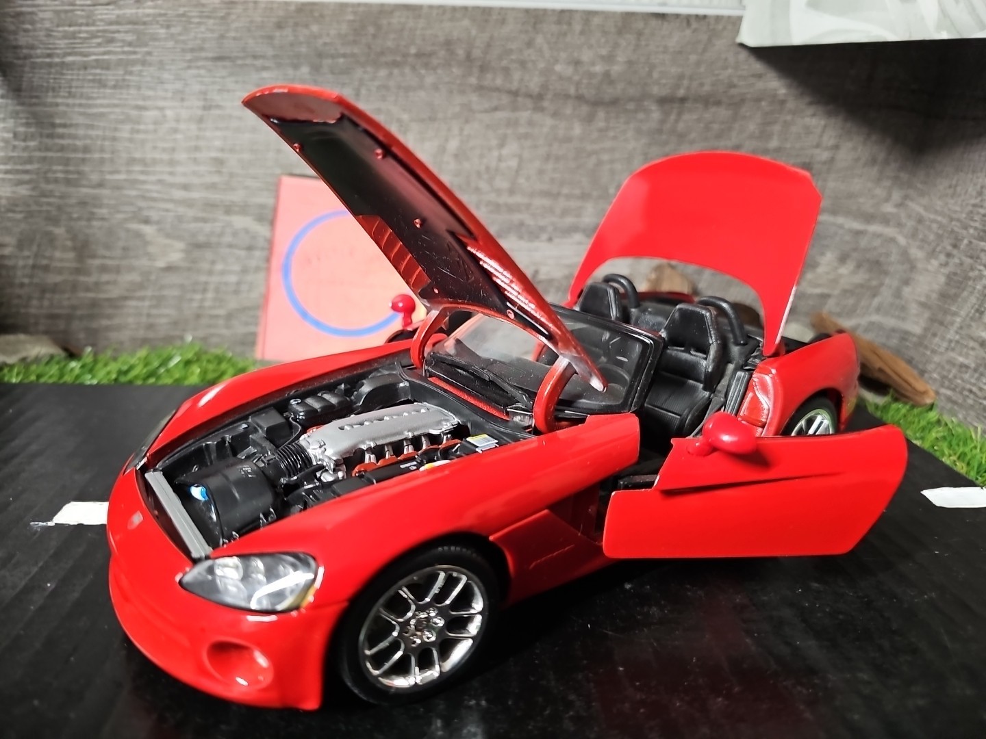 Maisto Special Edition Dodge Viper Convertible 1:18 Scale Diecast Car Red NO BOX