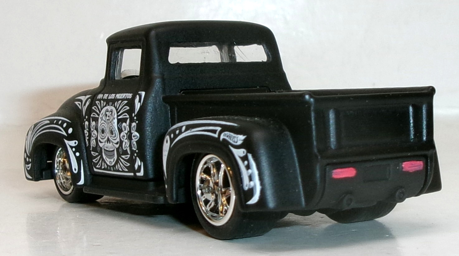 LOOSE 2025 HOT WHEELS 1:64 BLACK CUSTOM ’56 FORD PICKUP WHEEL SWAP REAL RIDERS