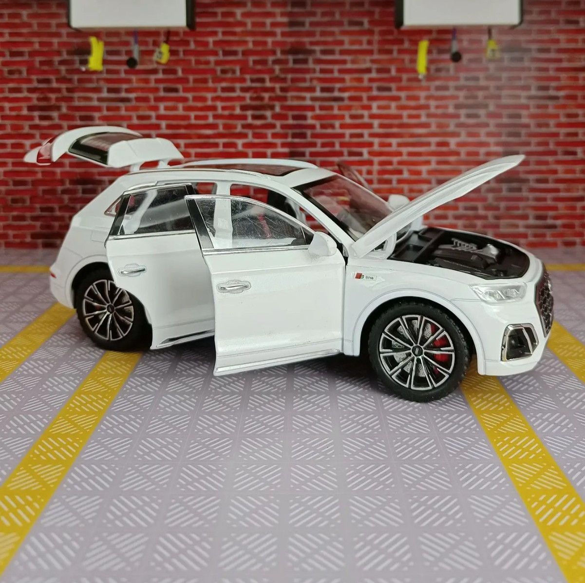 1:24 Audi Q5 SUV Alloy Diecast Metal Car Model Vehicle Collection Toy Gift NEW