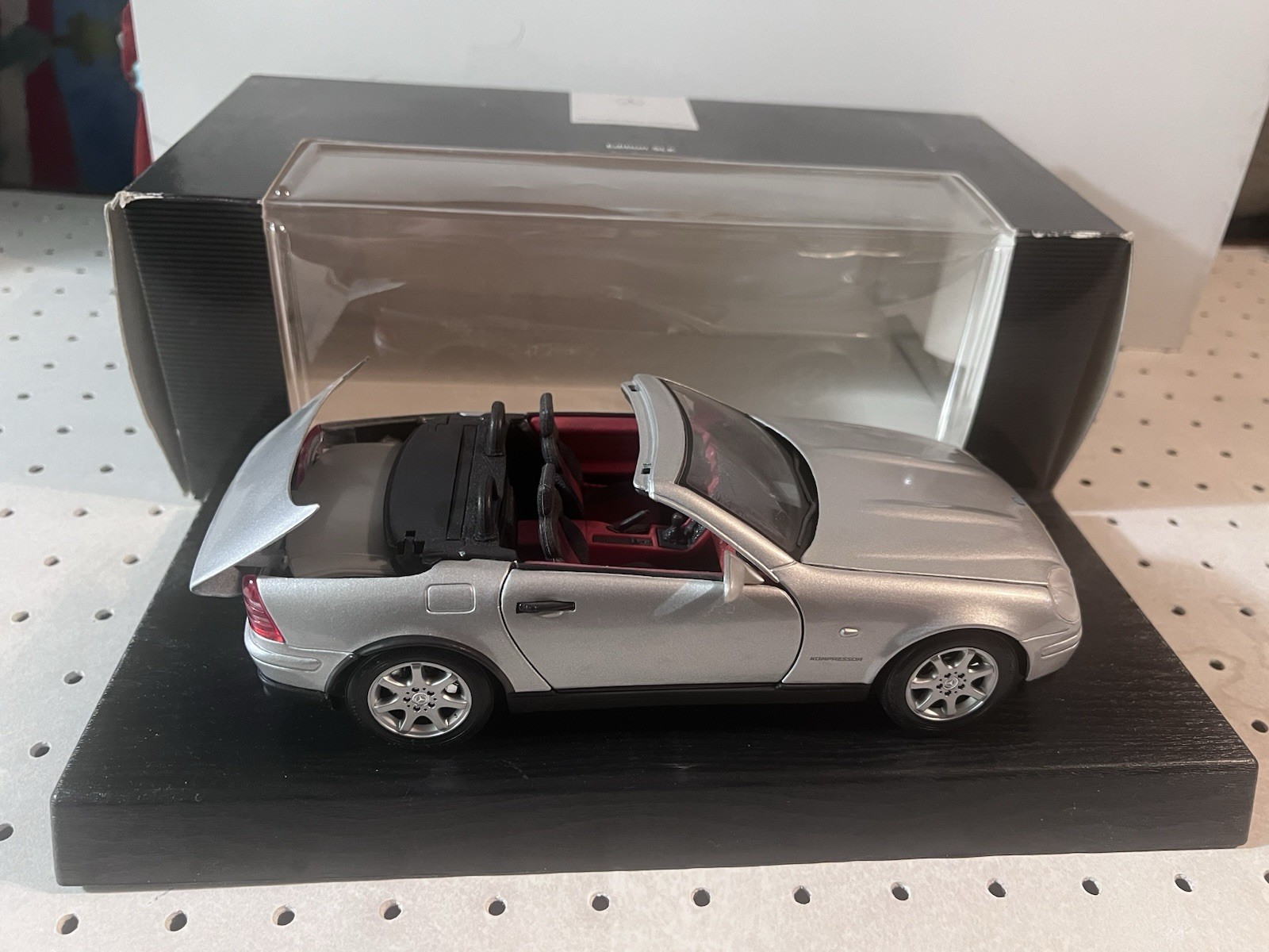 Mercedes-Benz Collection 1:18 1996 Mercedes-Benz SLK 230 Silver Diecast Open