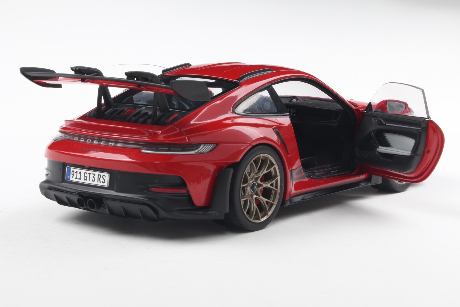 Porsche 911 992 GT3 RS 2024 red diecast model car S1812101 Solido 1:18