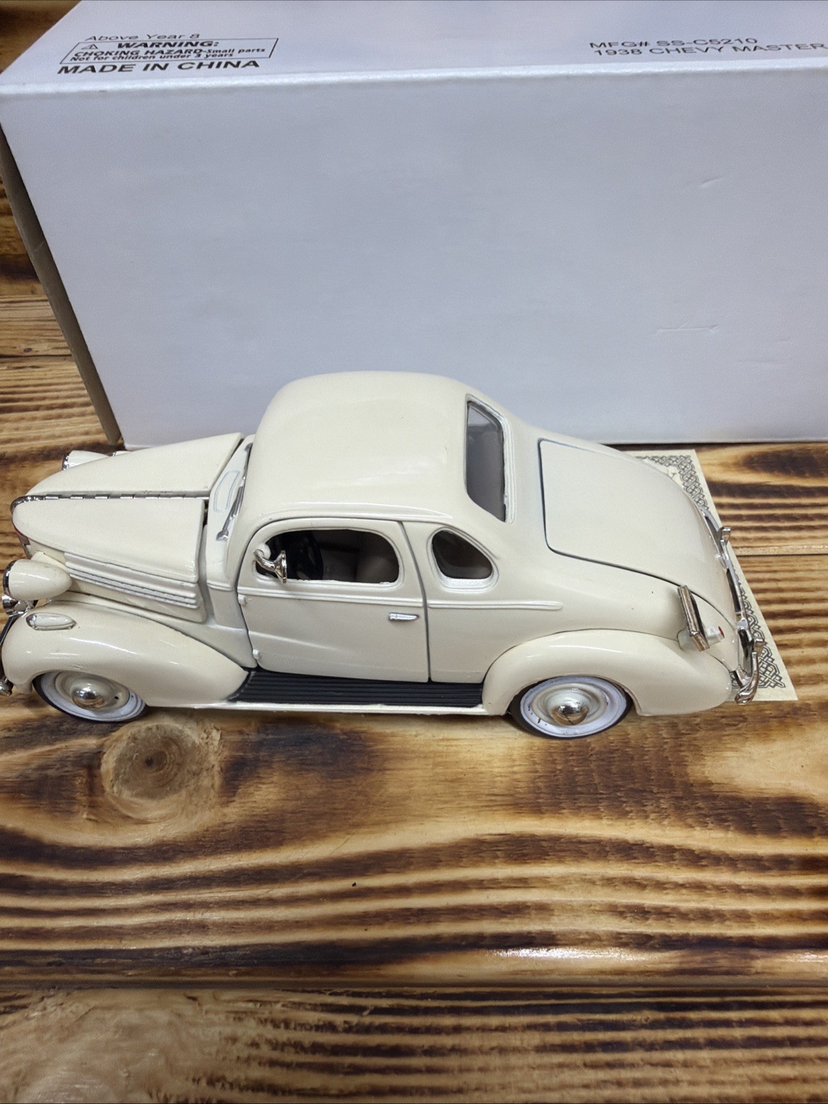 1938 CHEVY MASTER DELUXE Business Coupe 1:32 Diecast