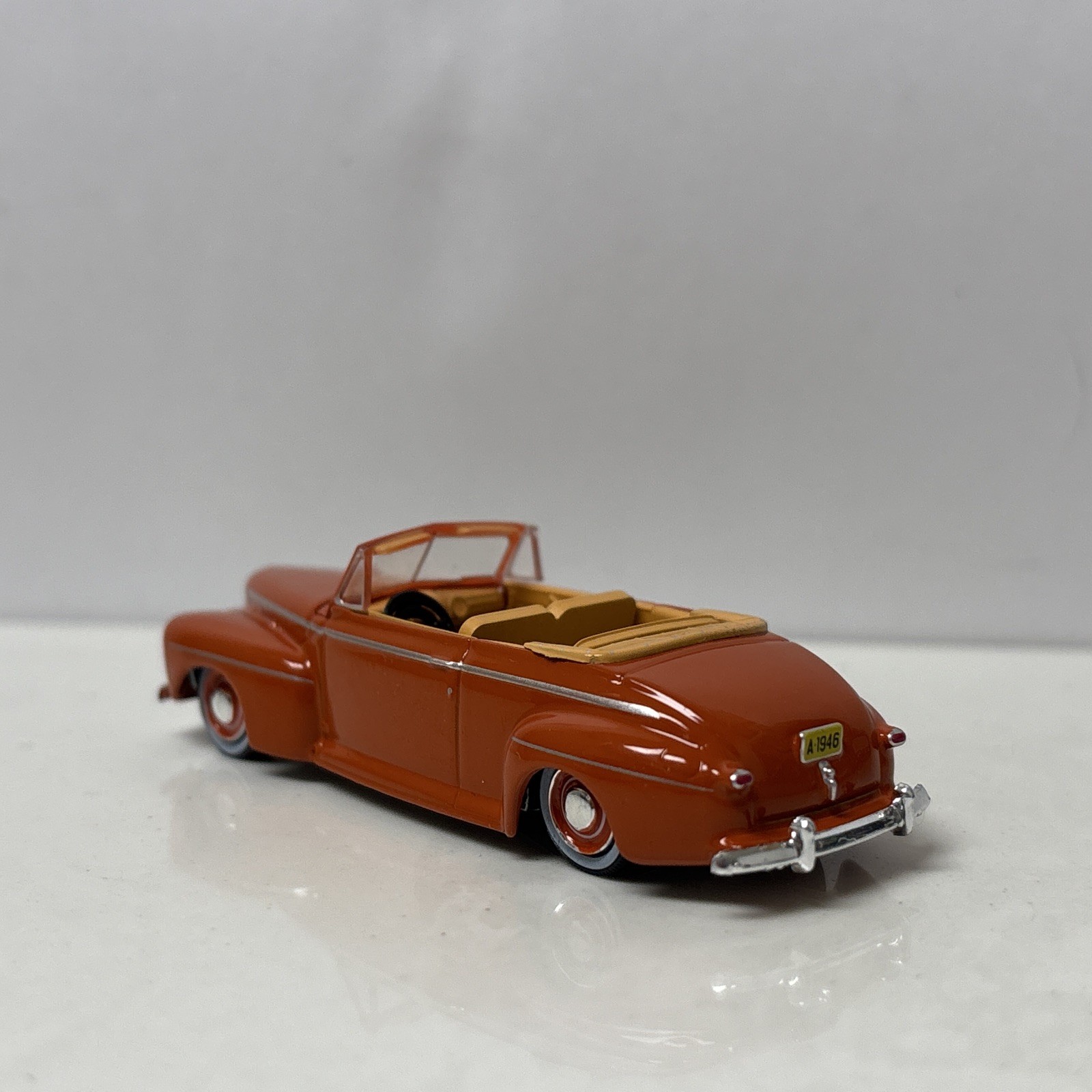 1946 46 Ford Super Deluxe Conv. Collectible 1/64 Scale Diecast Diorama Model