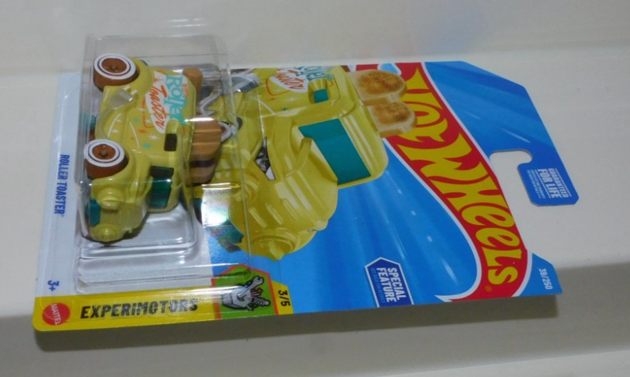 HOT WHEELS 2025 #39 ROLLER TOASTER