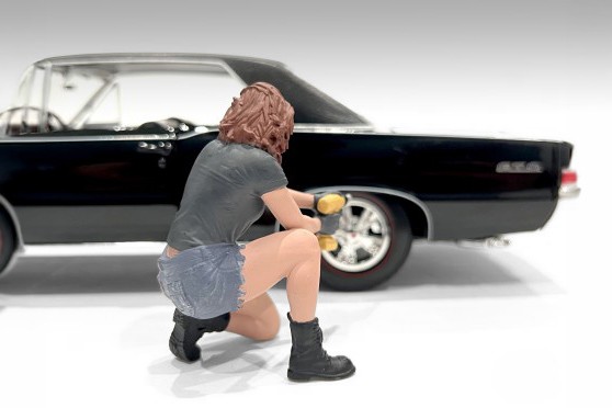“MUSCLE MECHANICS” FIGURE #3 1/24 RESIN FIGURINE SHOWCASTS AD-25203