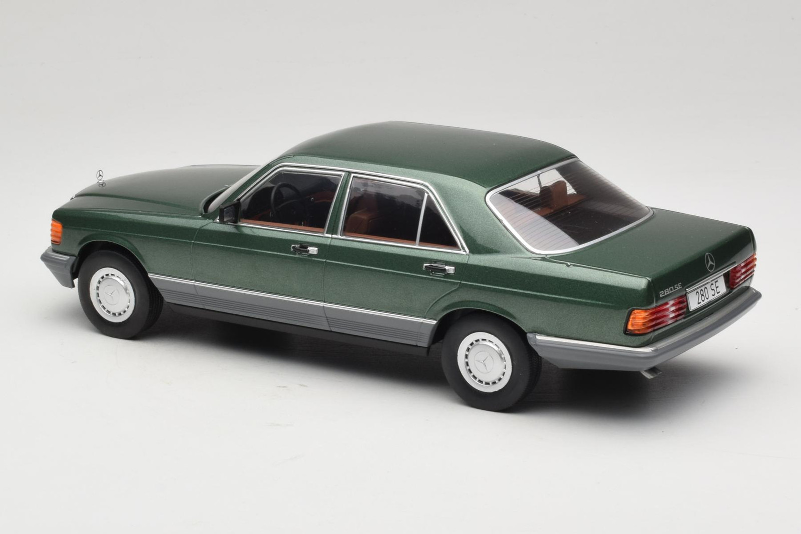 Mercedes S-Class W126 Metallic Green 1:18 MCG | MCG18549