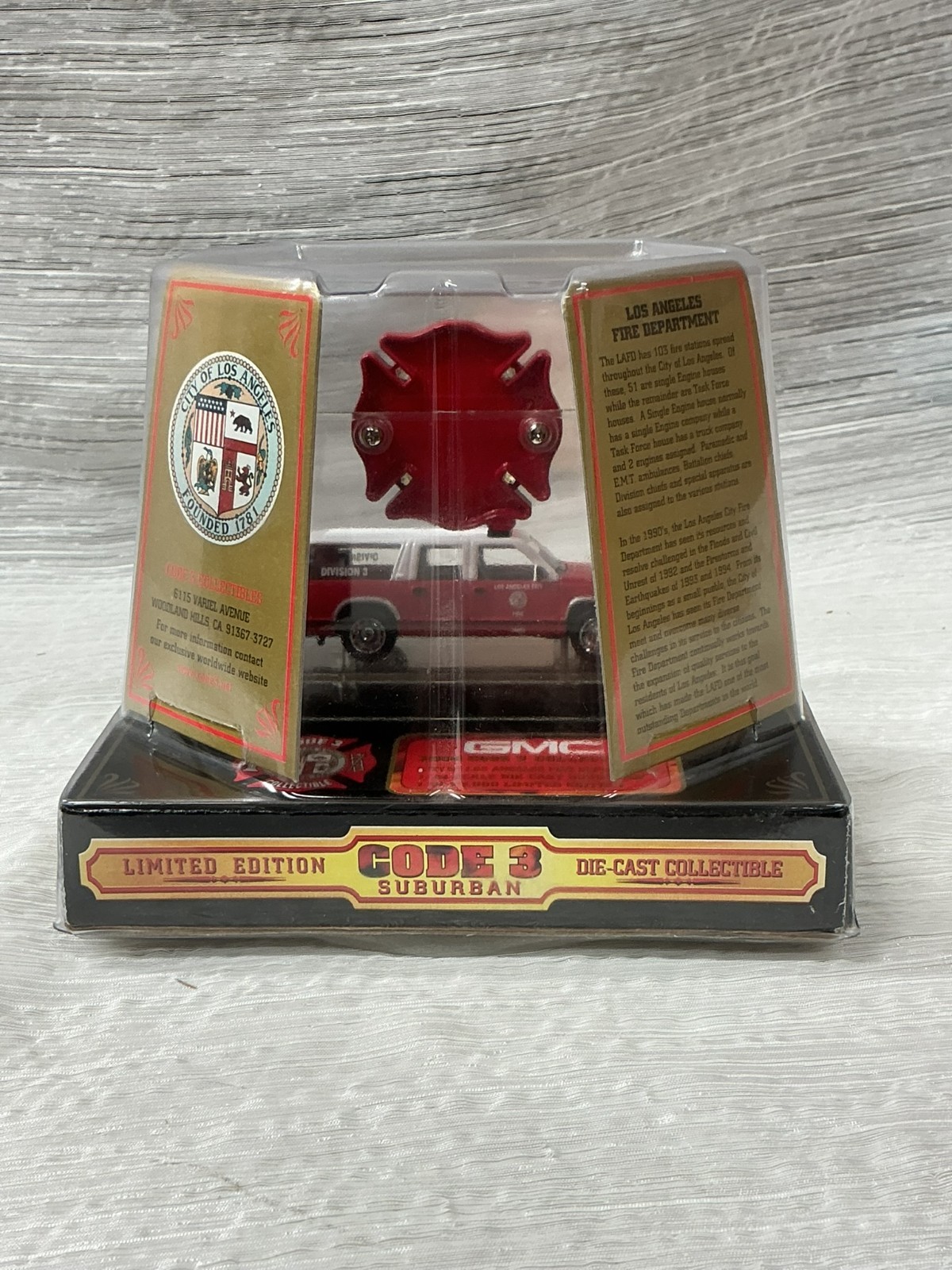 1/64 Code 3 Collectibles LA City Fire Dept. 1998 GMC Suburban Battalion 4#12400