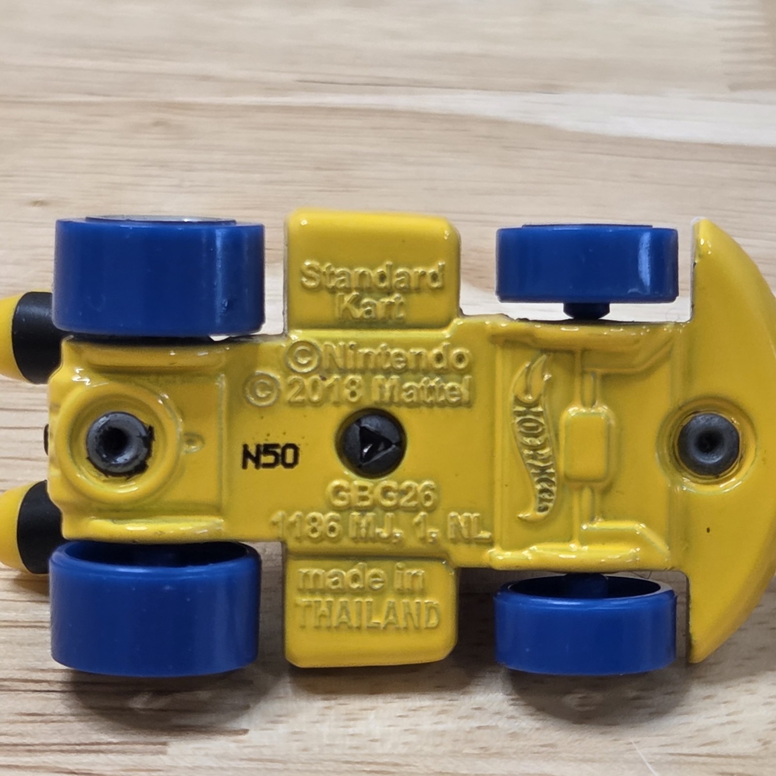 2018 Yoshi Mattel Hot Wheels Die-Cast Standard Kart (Black & Blue? / Purple?)