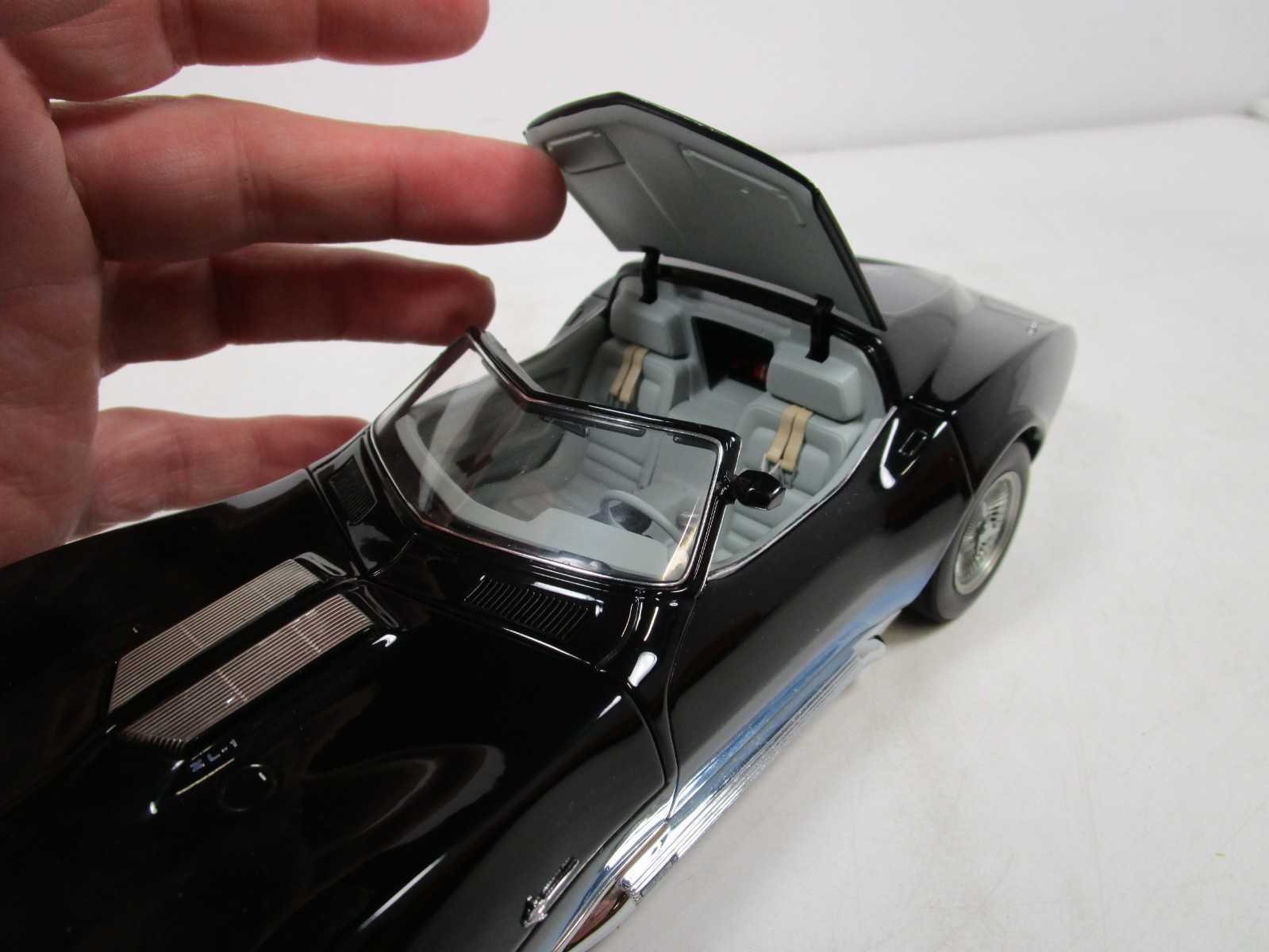 AUTOART 1/18 CHEVY MANTA RAY CORVETTE CONCEPT *READ DESCRIPTION* NO BOX
