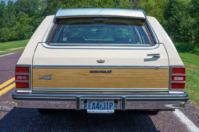 1985 Chevrolet Caprice Estate Station Wagon White/Wood in 1:18 scale by MCG