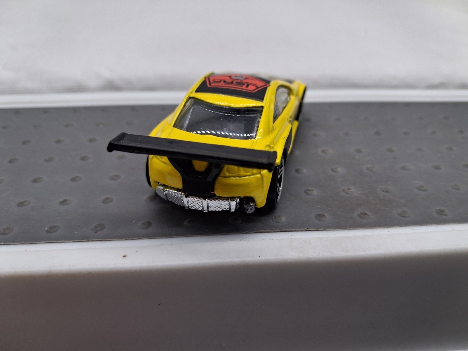 Hot Wheels 2001 Custom Cougar Yellow Die Cast