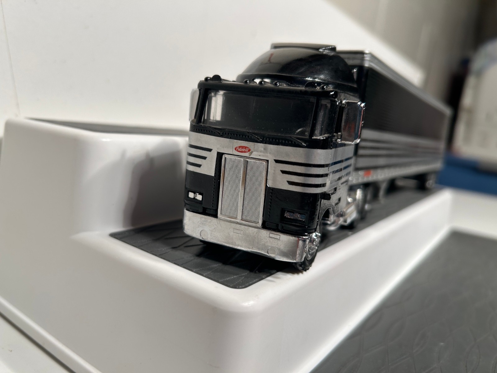Vintage Tonkin 1/53 Peterbilt 362 Cabover Matching Fruehauf Van Trailer – GOOD